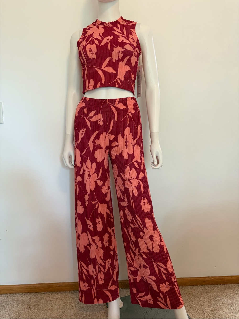 #692 Floral Wide-Leg 2 piece Crop Top Set in Red and Pink. NWT. Size S